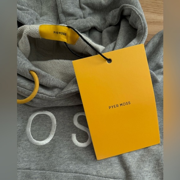 Pyer Moss Ebroidered Logo Crop Kangaroo Pocket Hoodie
100% Cotton Size Small - Picture 5 of 12